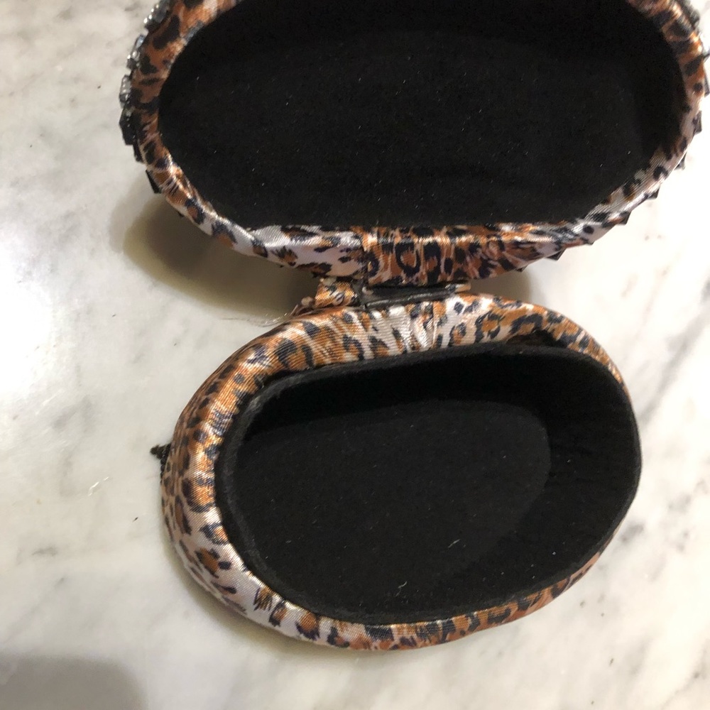 High Heel Leopard Ring & Jewelry Box - Picture 6 of 6